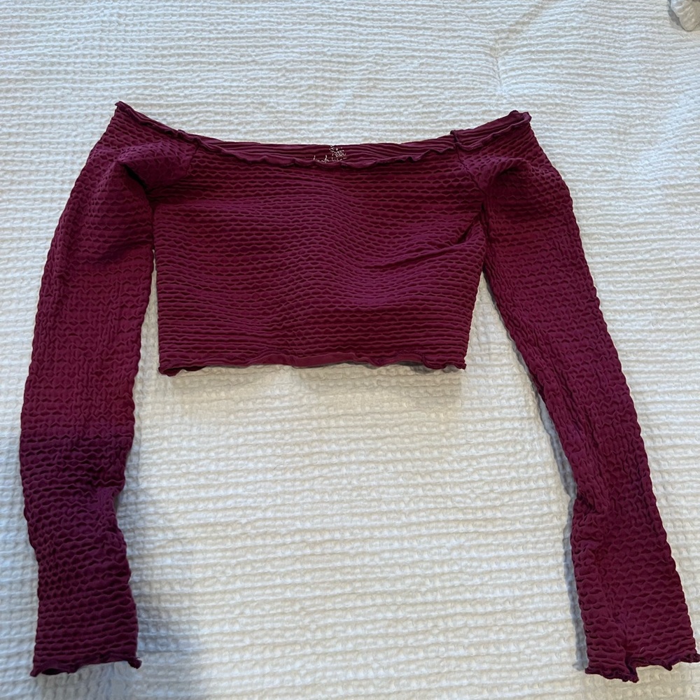 Free People Size XS Off the Shoulder Long Sleeve Cropped Top Raspberry Color